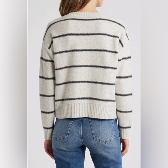 BearPaw Cream and Gray Crew Neck Sweater Size L - Picture 2 of 7